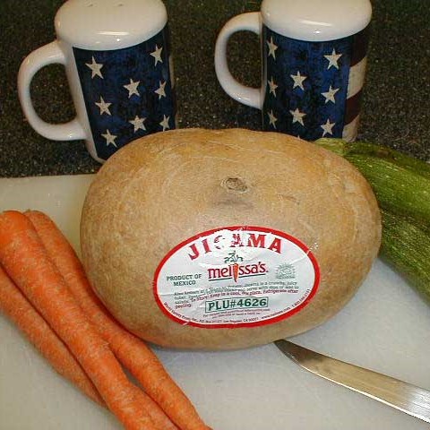 Jicama and sweet red pepper salad